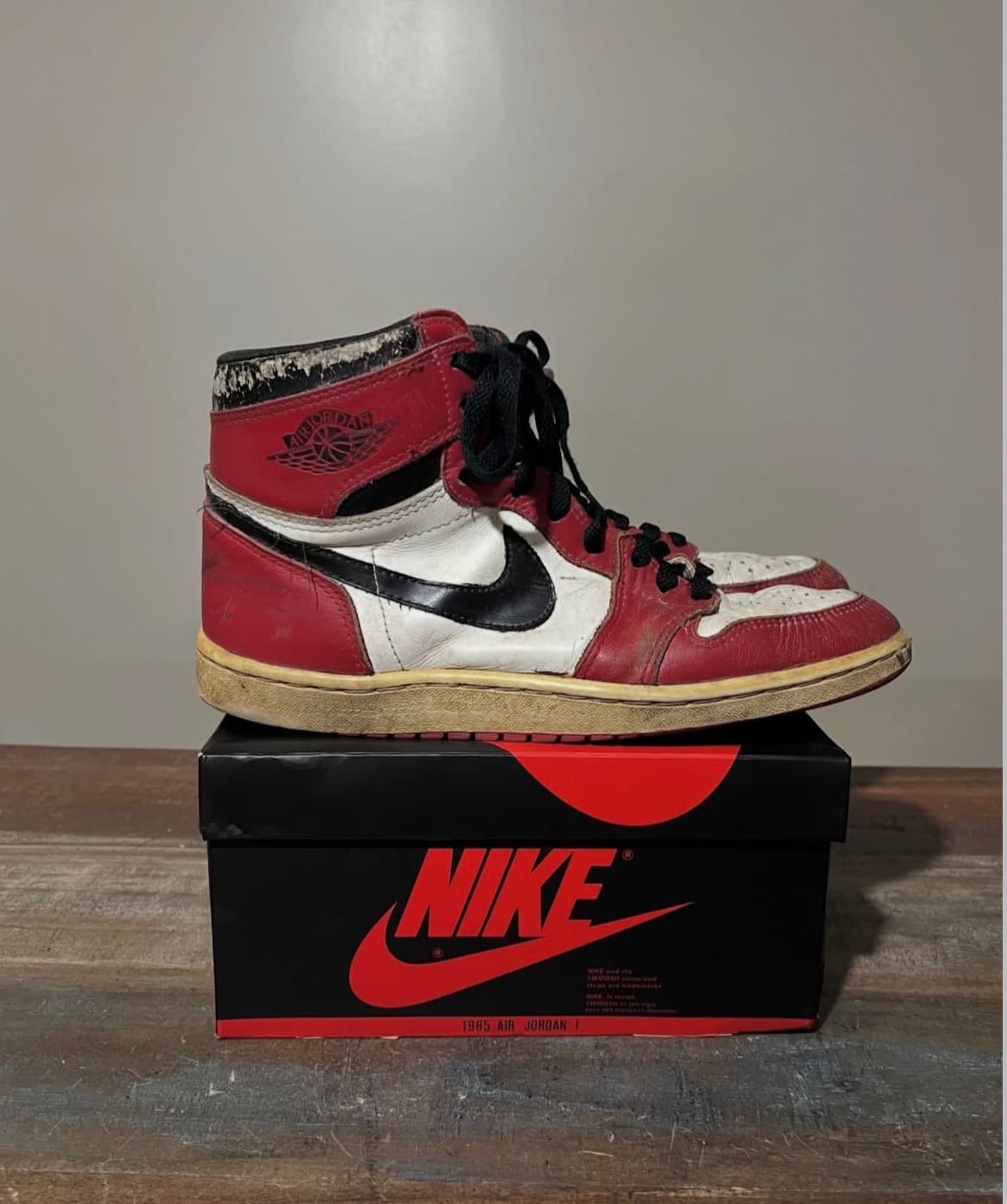 Vtng Sneakers/Jordan 1 1985/1994 Deep Clean+ Scratch Removal